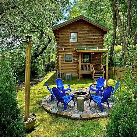 Cozy Creekside Cabin